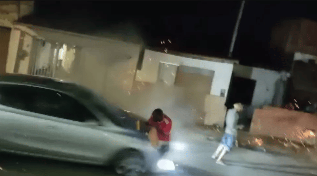 São João na Bahia: Garçom e zelador são atropelados durante queima de espadas