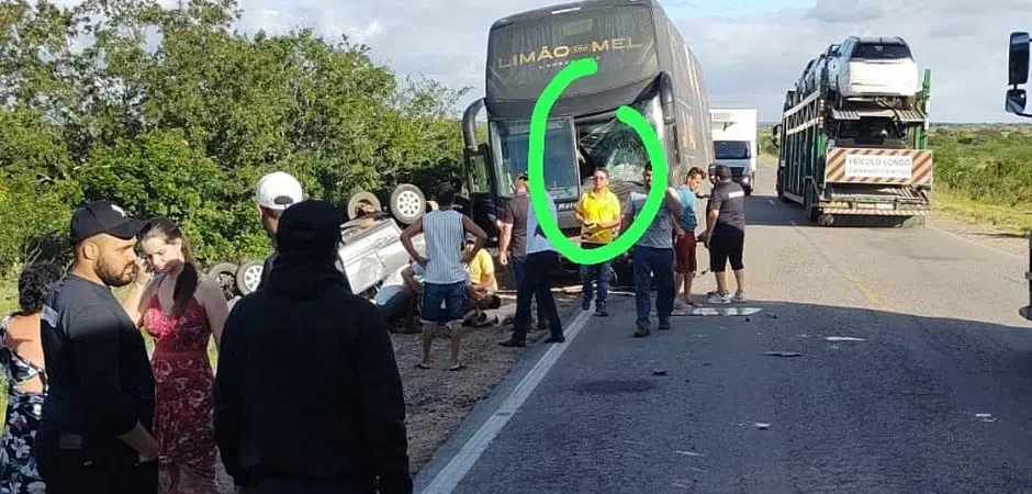 Banda Limão com Mel sofre acidente de ônibus na Bahia