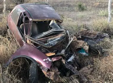 Colisão entre carro e caminhão deixa uma pessoa morta em rodovia na Bahia