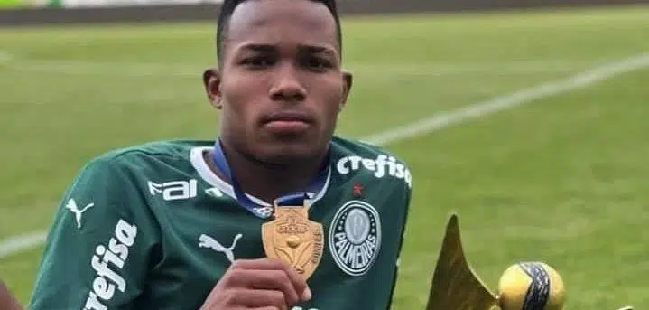 Contratado pelo Palmeiras, jogador filho de Camaçari ganha título na Europa