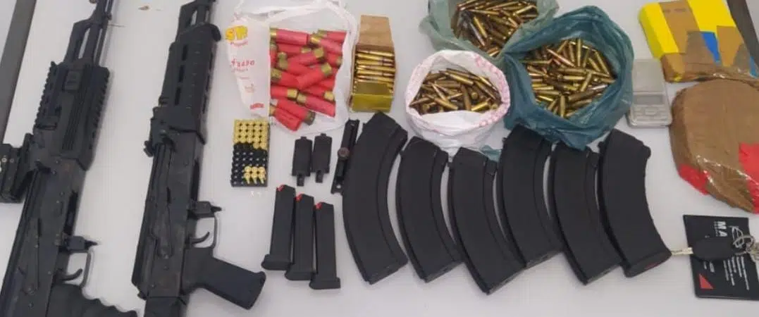 Fuzis russos AK-47 são apreendidos em operação policial no interior da Bahia