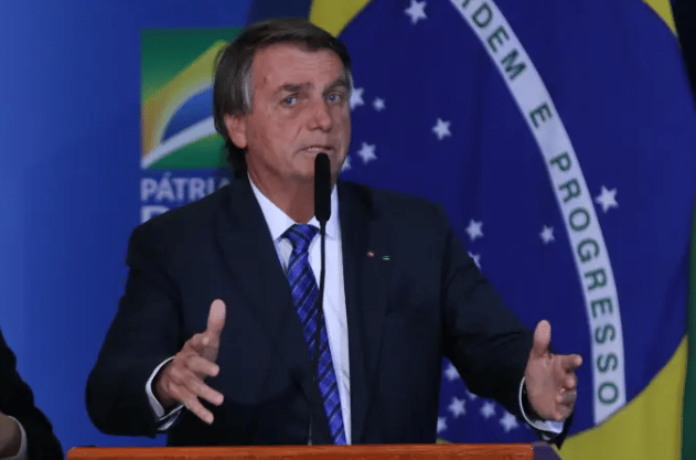 Bolsonaro envia ao Congresso proposta que reduz Auxílio Brasil em 2023