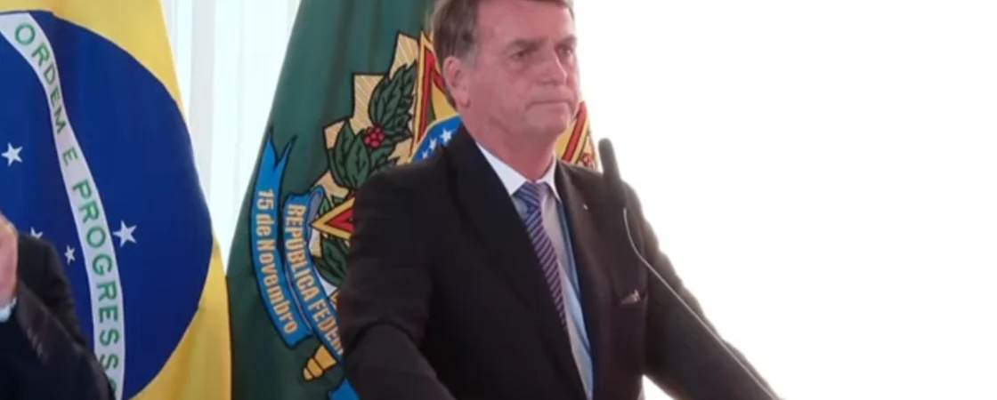 Bolsonaro é condenado por crimes contra a humanidade em tribunal internacional