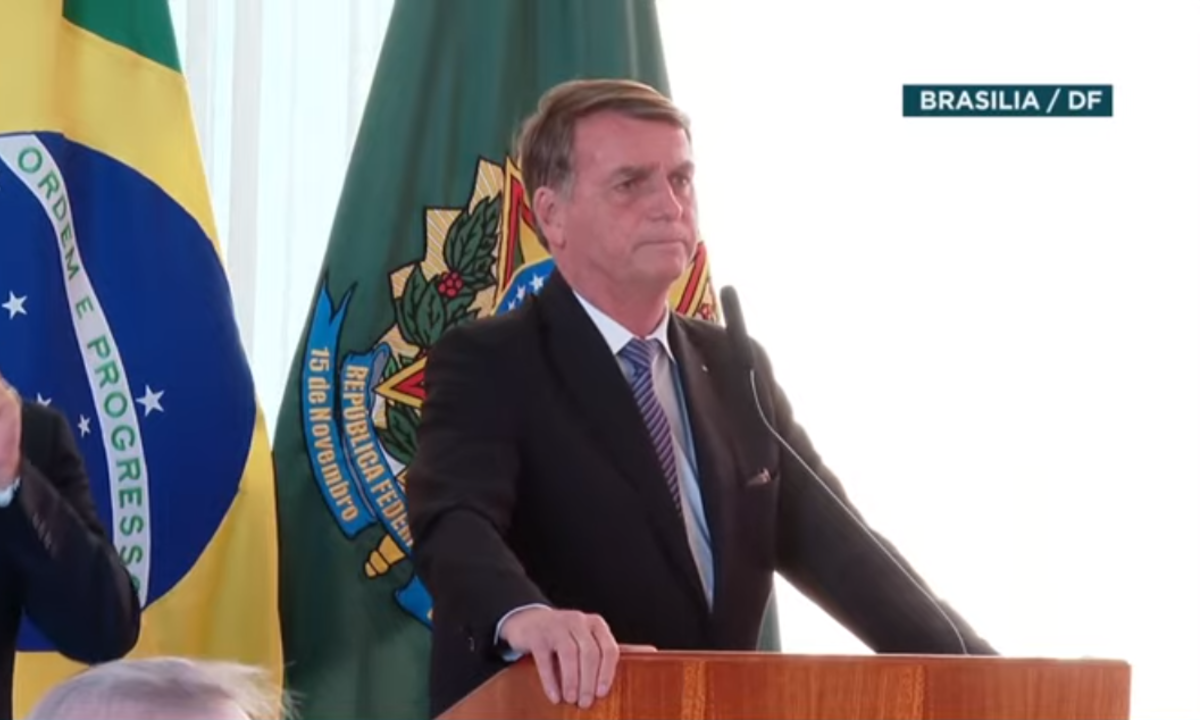 Bolsonaro é condenado por crimes contra a humanidade em tribunal internacional
