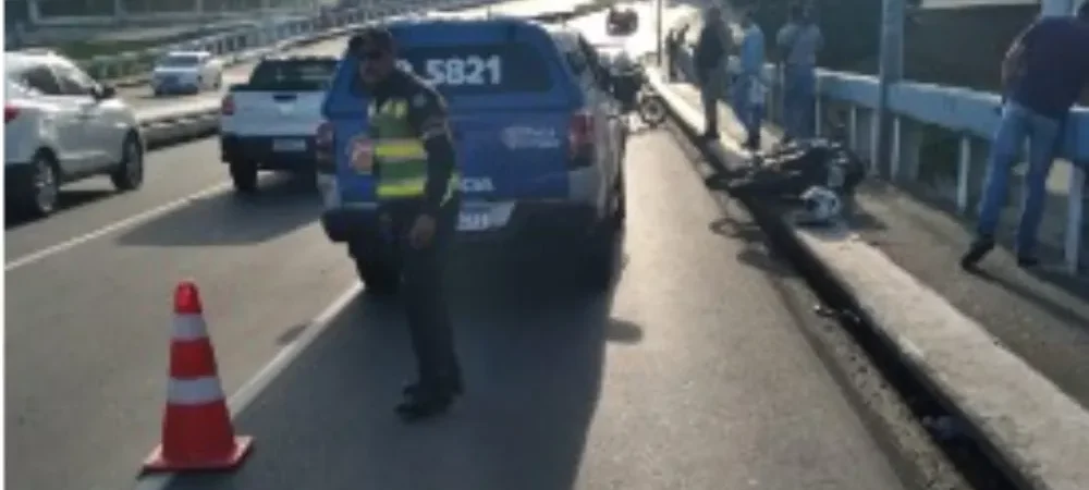 Salvador: Homem cai de viaduto após acidente entre moto e carro