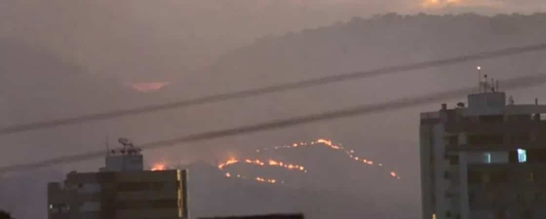 Bombeiros atuam há mais de 24 horas para conter incêndio em Barreiras