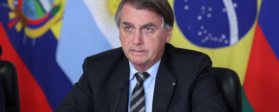 Candidatos a governador escondem aliança com Bolsonaro nas redes sociais