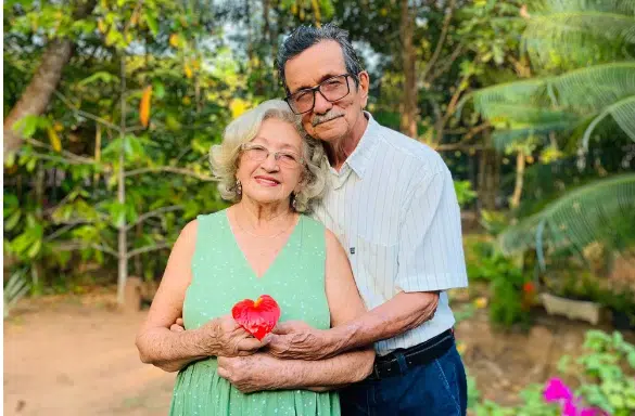 Casados há mais de 60 anos, idosos morrem após batida entre carro e carreta