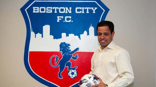 Escola de futebol baiana é denunciada por uso indevido da marca Boston City FC