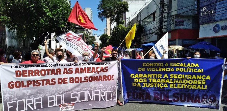 ‘Fora, Bolsonaro’: manifestantes fazem ato em defesa da democracia em Salvador