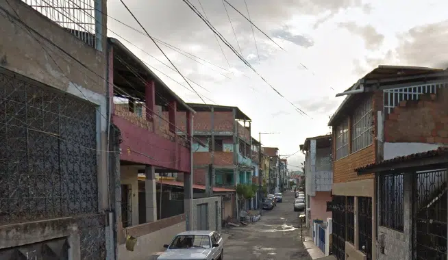 Homem é morto a facadas por suposta dívida de R$21 em bar de Salvador