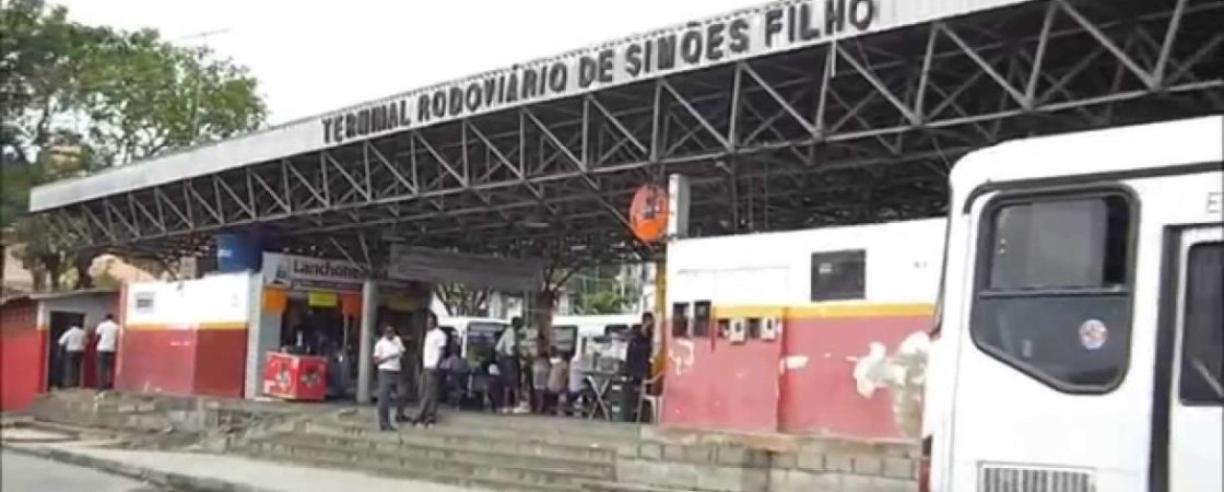 Homens a bordo de moto fazem arrastão em terminal rodoviário e ruas de Simões Filho