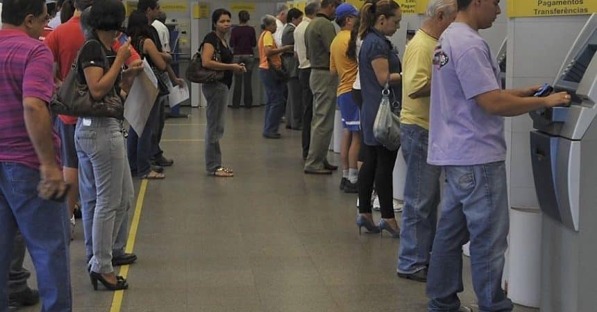 Idoso tem R$ 1.200 roubados em golpe dentro de agência bancária em Camaçari