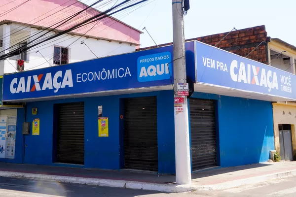 Loja de bebidas chamada “Caixaça Econômica” bomba na web e leva reclamação do banco