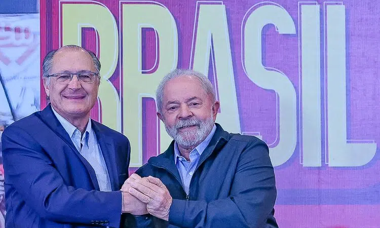Lula e Alckmin assinam carta pró-democracia articulada pela Fiesp
