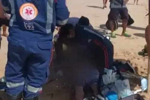 Morador de Simões Filho morre afogado na praia de Piatã