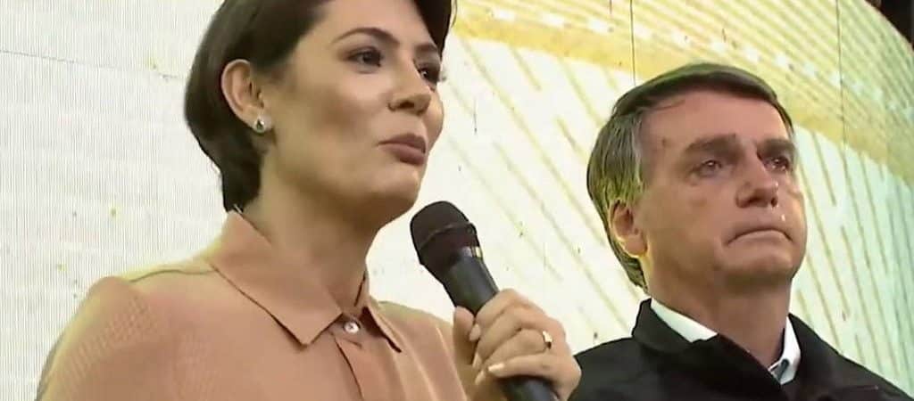 Planalto antes era “consagrado a demônios”, diz Michelle em culto ao lado de Bolsonaro