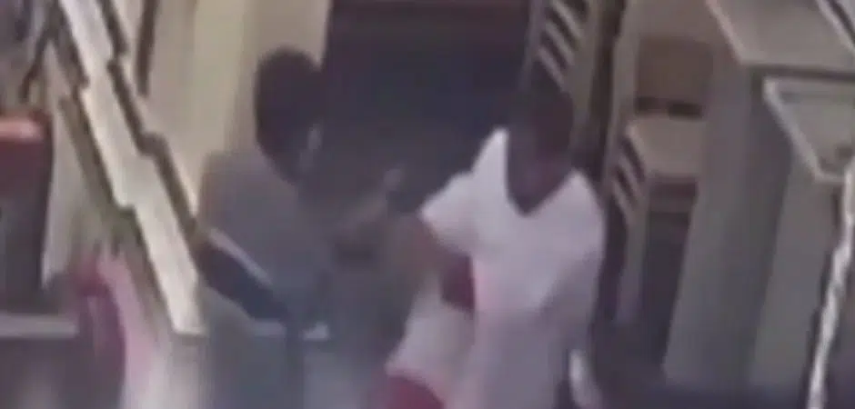 VÍDEO: Coroinha de 15 anos é esfaqueado em igreja