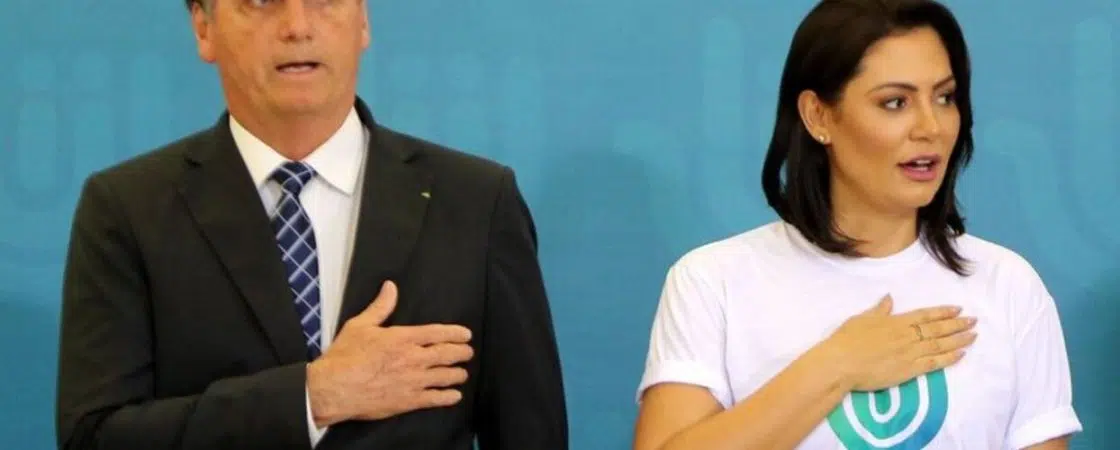 Bolsonaro divulga nova propaganda com a esposa Michelle após proibição da justiça eleitoral