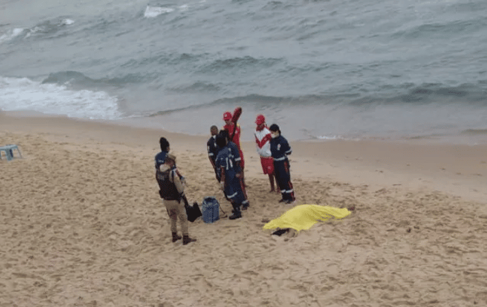 Mulher é encontrada morta com sinais de afogamento em praia de Salvador