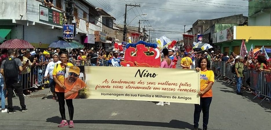 Camaçari: Desfile tem homenagem a colaborador da prefeitura que faleceu domingo