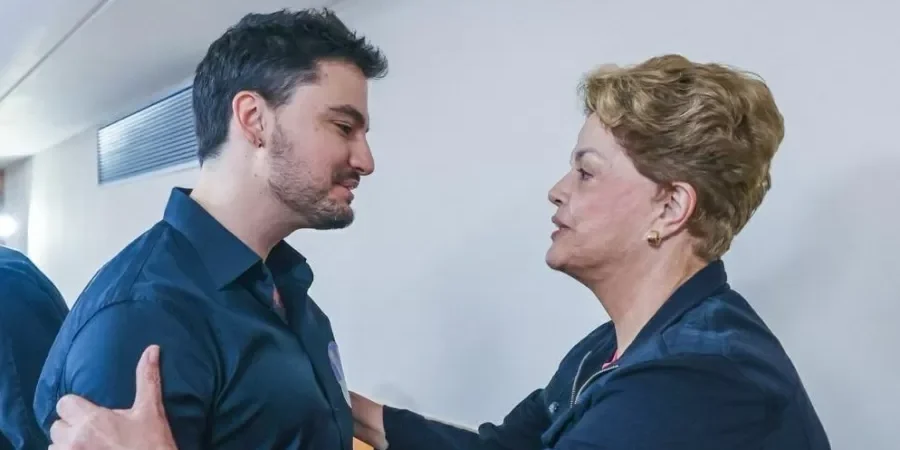 Felipe Neto encontra Dilma e pede perdão