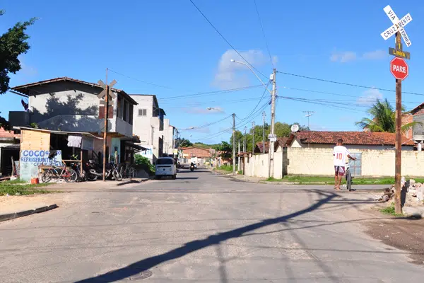 Arrastão: Homens roubam motoristas durante engarrafamento em avenida de Camaçari