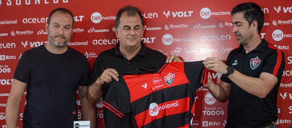João Burse renova contrato com o Vitória e mira volta para Série A