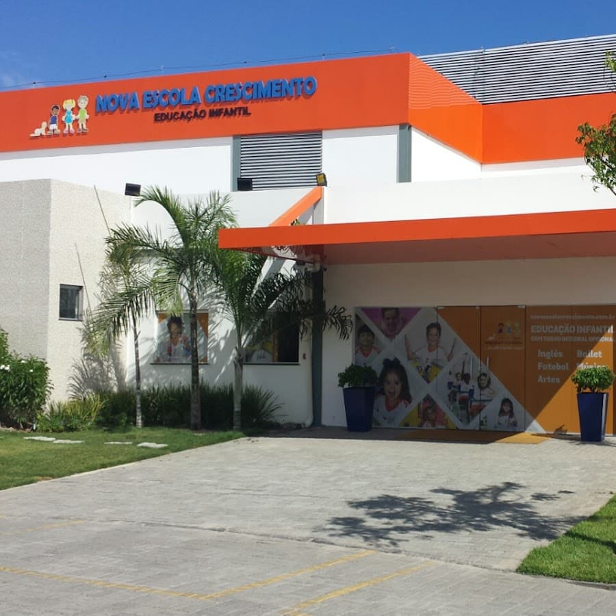 Homem ordena fechamento de escola em Lauro de Freitas