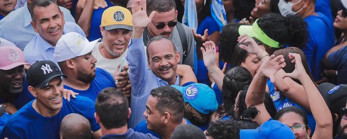 Elinaldo leva multidão às ruas e destaca esperança de dias melhores para Camaçari com ACM Neto governador