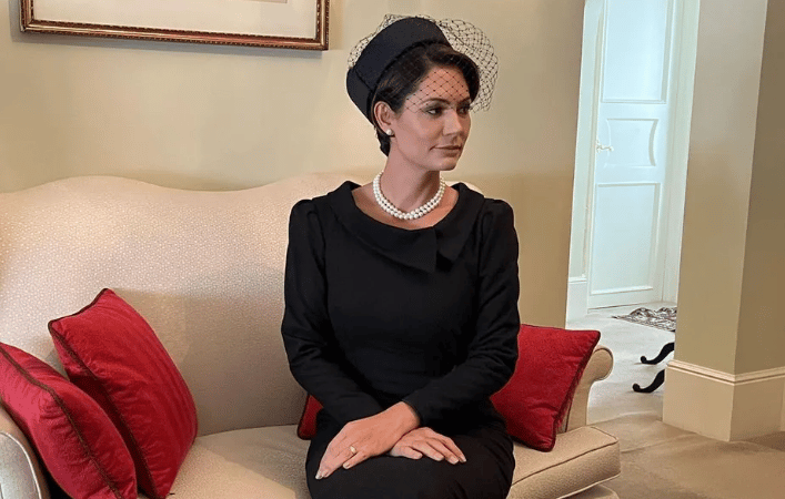 Michelle Bolsonaro faz “publi” de roupa e sapato no enterro da rainha Elizabeth II
