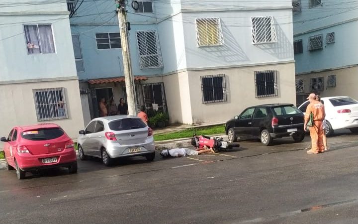 Motociclista é baleado em plena luz do dia durante assalto no Jardim Limoeiro