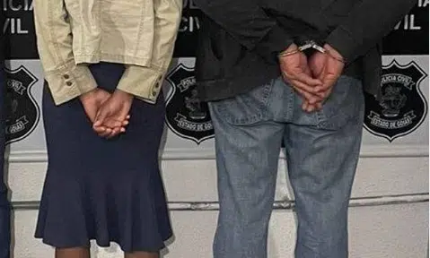 Mulher é presa por estuprar filho de 2 anos; avô da vítima também foi preso