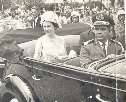 Relembre a única vez que rainha Elizabeth visitou Brasil e andou pelas ruas de Salvador em plena ditadura