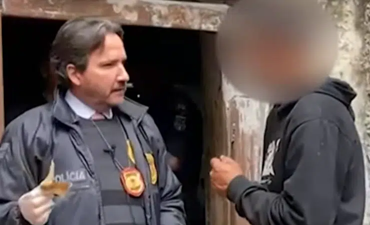 Usuário de drogas confunde delegado com traficante tenta comprar crack durante operação da Polícia Civil