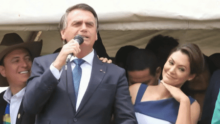 VÍDEO: Bolsonaro faz campanha e puxa coro de “imbrochável” em ato de 7 de Setembro
