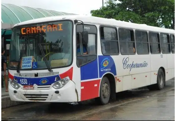 Camaçari: Ônibus quebra e causa transtornos a passageiros