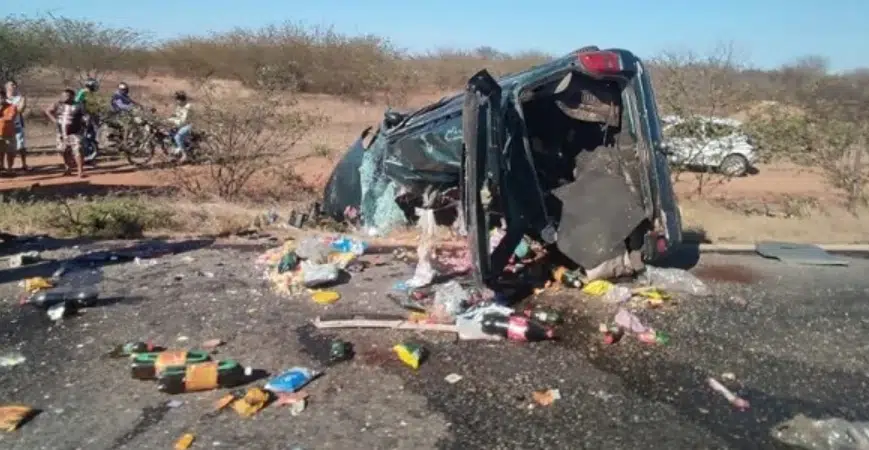 Casal morre em grave acidente de carro em rodovia na Bahia