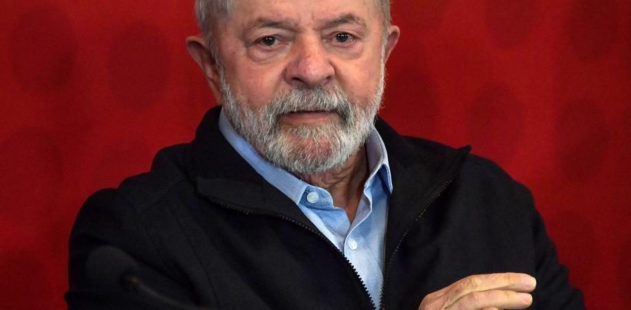 Lula quer desfile da posse em carro aberto; equipe de segurança resiste e orienta blindado