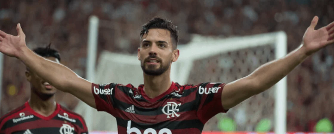 Ex-jogador do Flamengo é esfaqueado em mercado