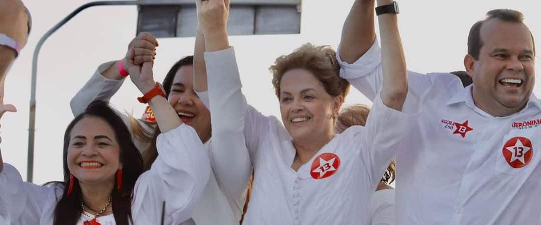 Ex-presidente Dilma participa de ato político em Lauro de Freitas