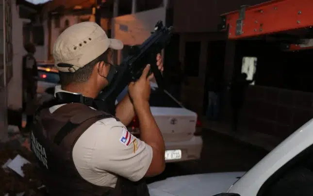 Foragido por assalto à mão armada é preso em operação da PM em Simões Filho