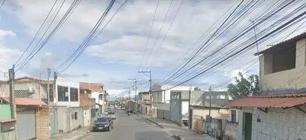 Lauro de Freitas: Homem é morto a tiros dentro de carro