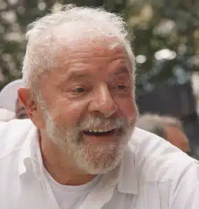 Lula vota para 2º turno no ABC Paulista