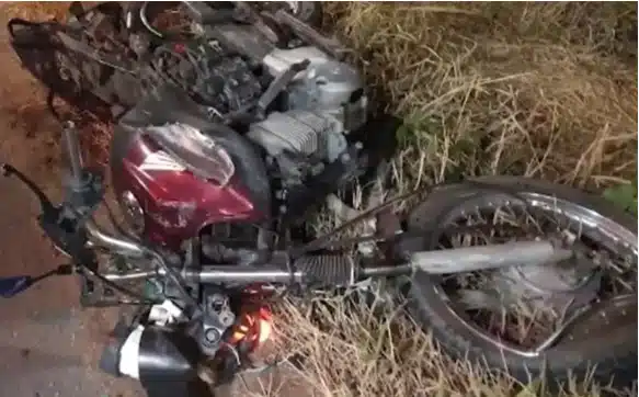 Motociclista bate em caminhão e morre em rodovia na Bahia