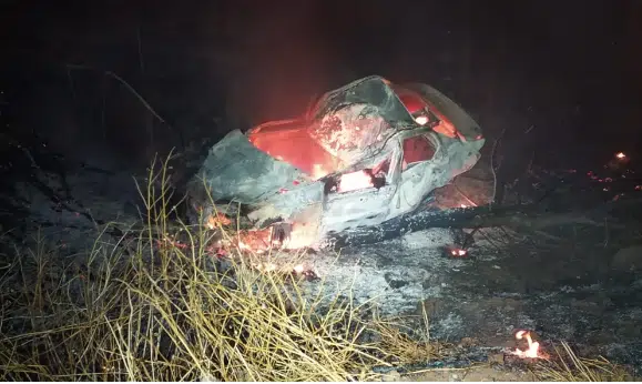 BA: Motorista morre queimado após carro capotar e pegar fogo em rodovia