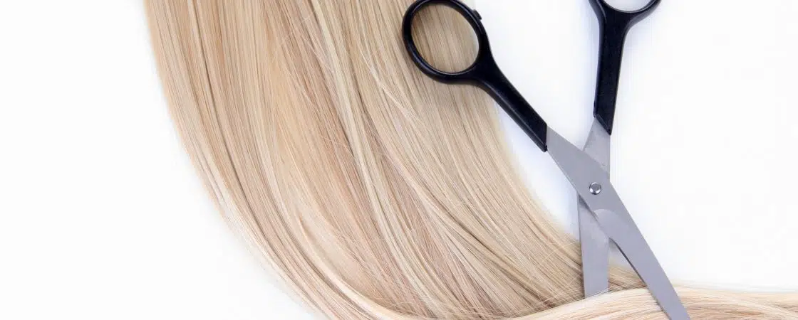 Outubro Rosa: Salões de beleza cortam cabelo de graça para quem doar mechas para mulheres em tratamento contra o câncer
