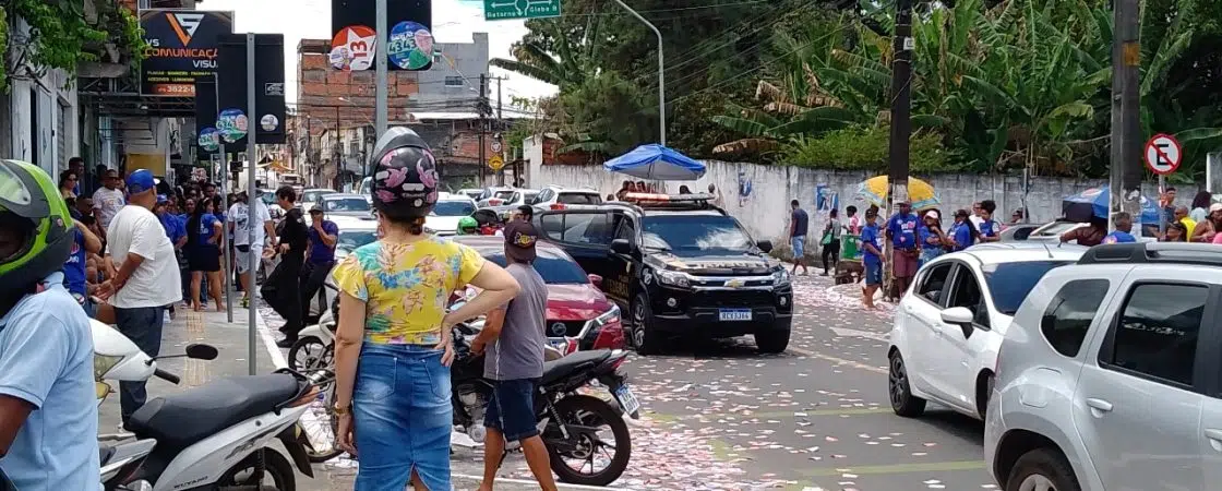 Polícia Federal faz ‘batida’ e retira material de campanha dos candidatos das ruas em Camaçari