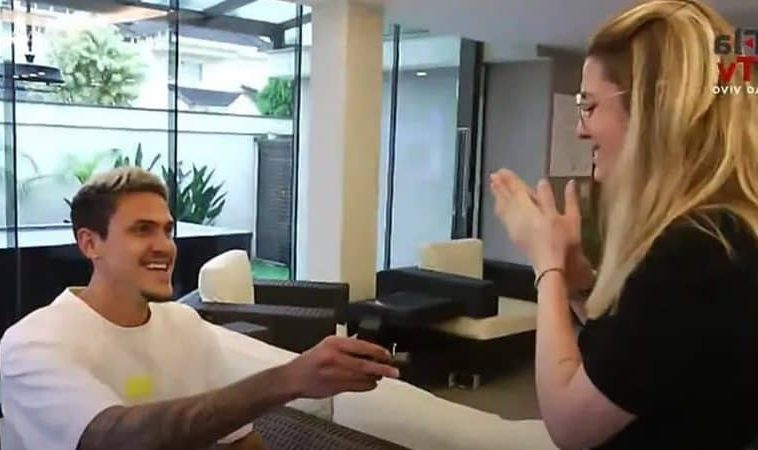 VÍDEO: Após ser convocado pra Copa, Pedro, do Flamengo, pede namorada em casamento