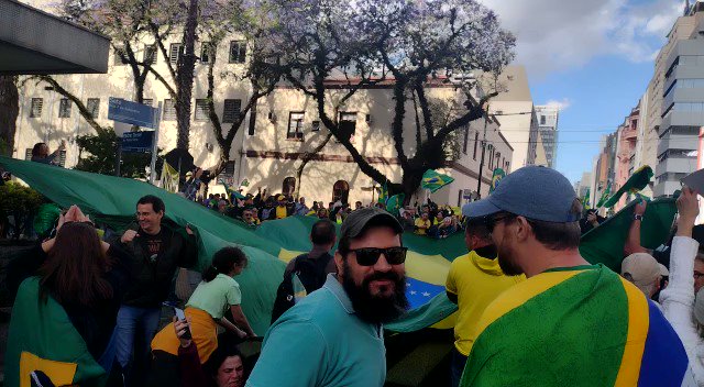 VÍDEO: Bolsonaristas caem em fake news e comemoram falsa prisão de ministro